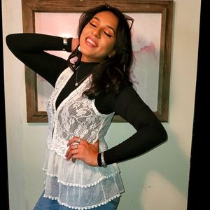 Button up lace vest 🙋🏽‍♀️